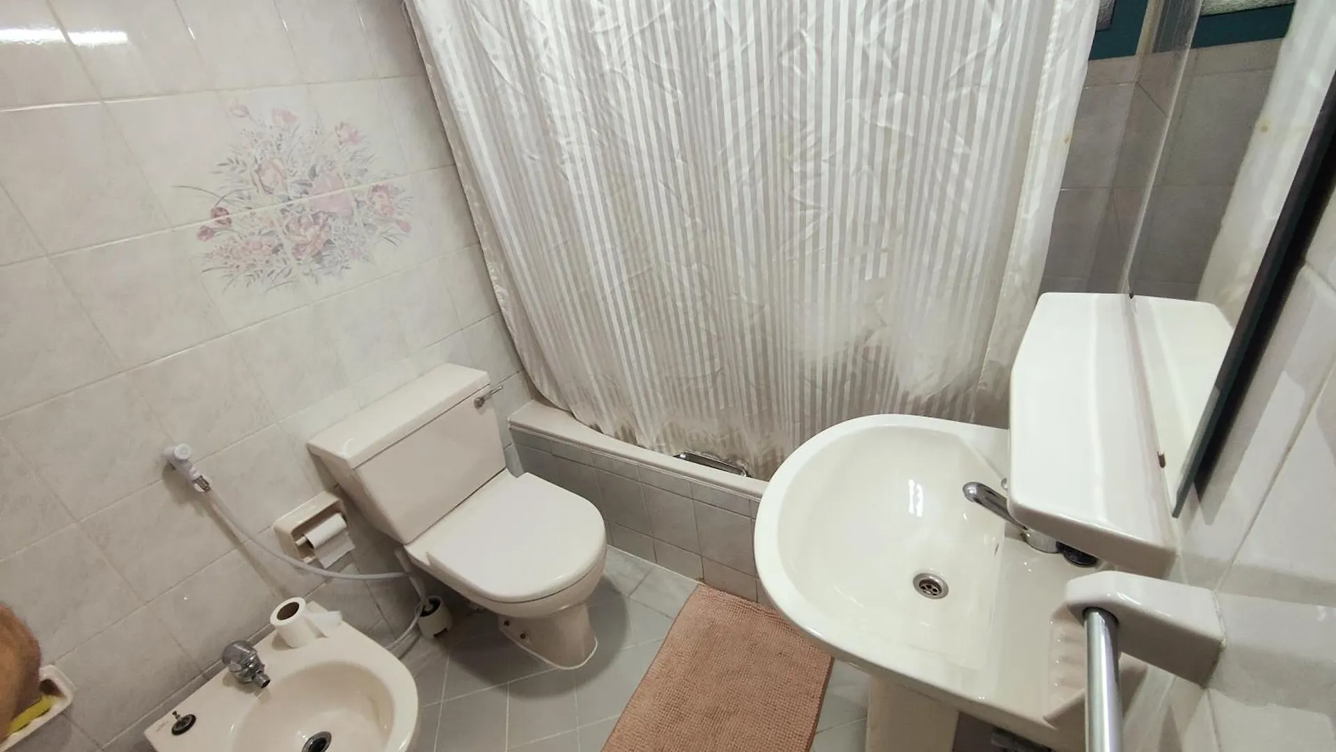 The Master 1, Couple Should Be Married. Apartamento Abu Dhabi